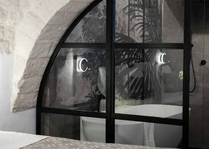 בית נופש Trullo Delle Sfere- Luxury Trullo With Jacuzzi אלברובלו