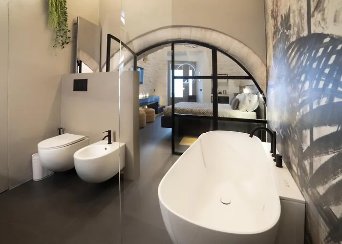 Trullo Delle Sfere- Luxury Trullo With Jacuzzi * אלברובלו