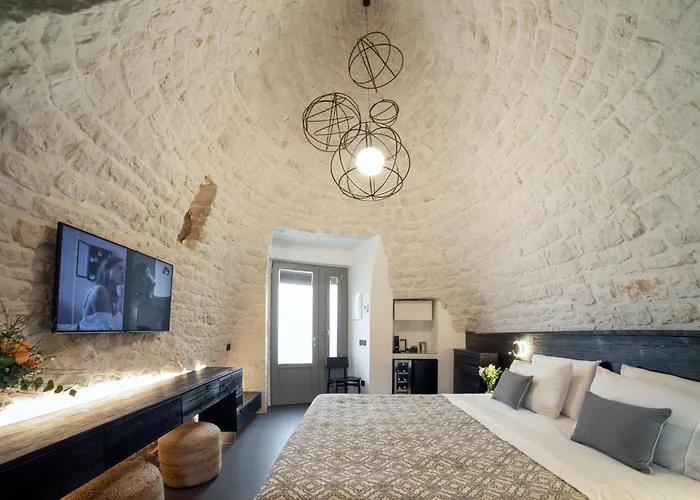 Trullo Delle Sfere- Luxury Trullo With Jacuzzi אלברובלו