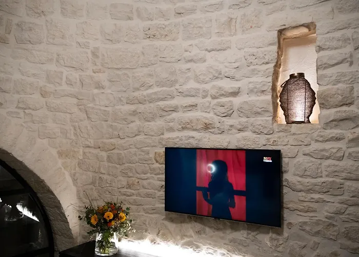 Trullo Delle Sfere- Luxury Trullo With Jacuzzi * אלברובלו